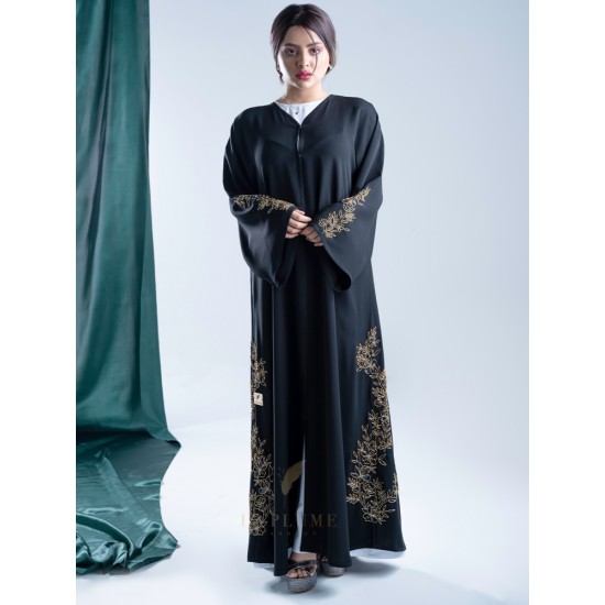 AK3005 A hand work Abaya in golden color, with a coordinated and elegant collection on the sides and sleeves, with crepe fabric