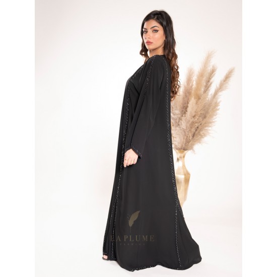AK3026 An abaya with attractive details in a royal black crepe fabric with a wave pattern on the front and back and the sleeves with a small curve opening