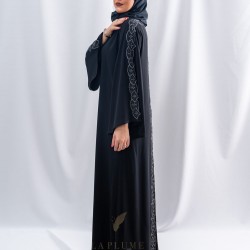 AK3033 Royal black crepe abaya mixed with a double chiffon piece in the middle with an elegant design and looks up to the chiffon side with a beautiful assortment and on the French sleeves the headcover not included